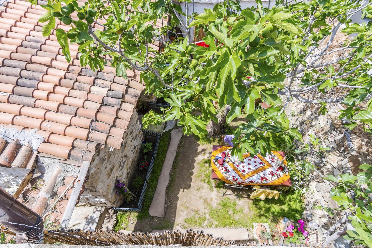 ウルラ Hobbithousebademler Bed & Breakfast エクステリア 写真
