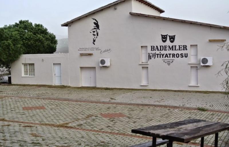 ウルラ Hobbithousebademler Bed & Breakfast エクステリア 写真